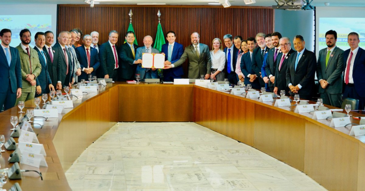 Governo Federal assina MP que muda regras do setor elétrico e amplia isenção para famílias de baixa renda